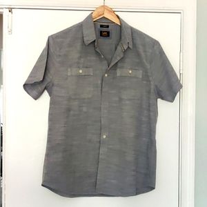Men's Lee short sleeve shirt size large.